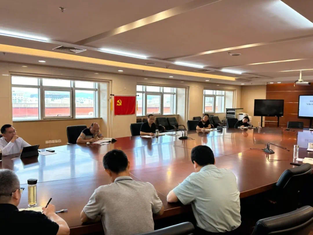 法研所党支部书记陈志远同志讲授“应用法学研究如何贯彻落实党的...